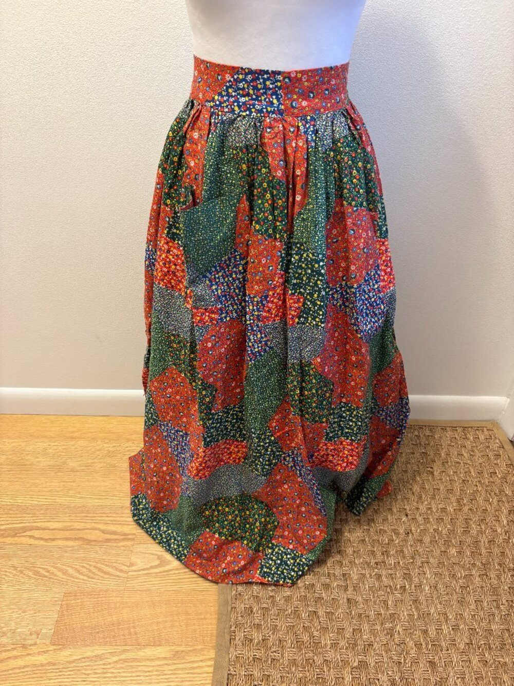 Women's Waist Apron with Front Pocket Full Length Tie Closure Floral Print